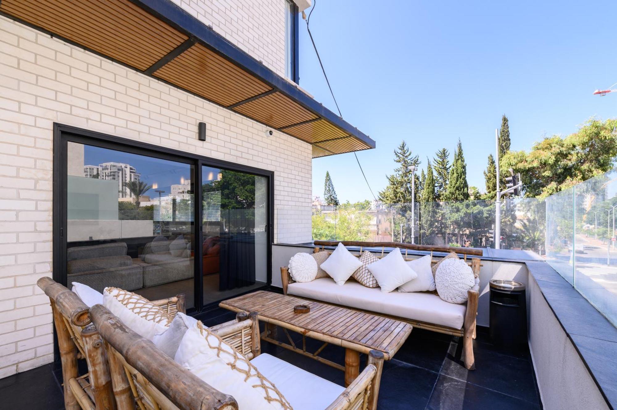Rokah Luxury Villa At Ramat Hahayal เทลอาวีฟ ภายนอก รูปภาพ