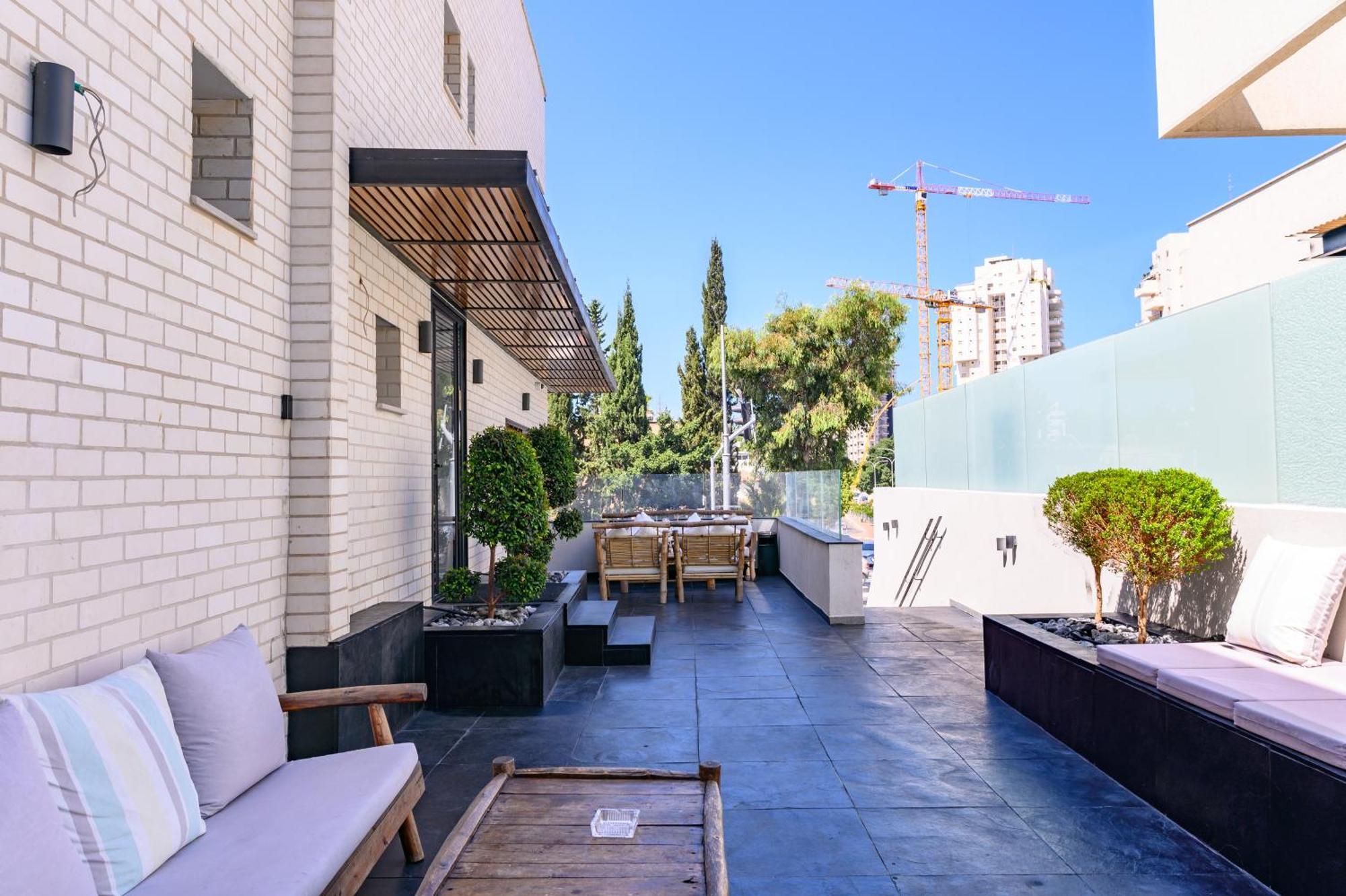 Rokah Luxury Villa At Ramat Hahayal เทลอาวีฟ ภายนอก รูปภาพ