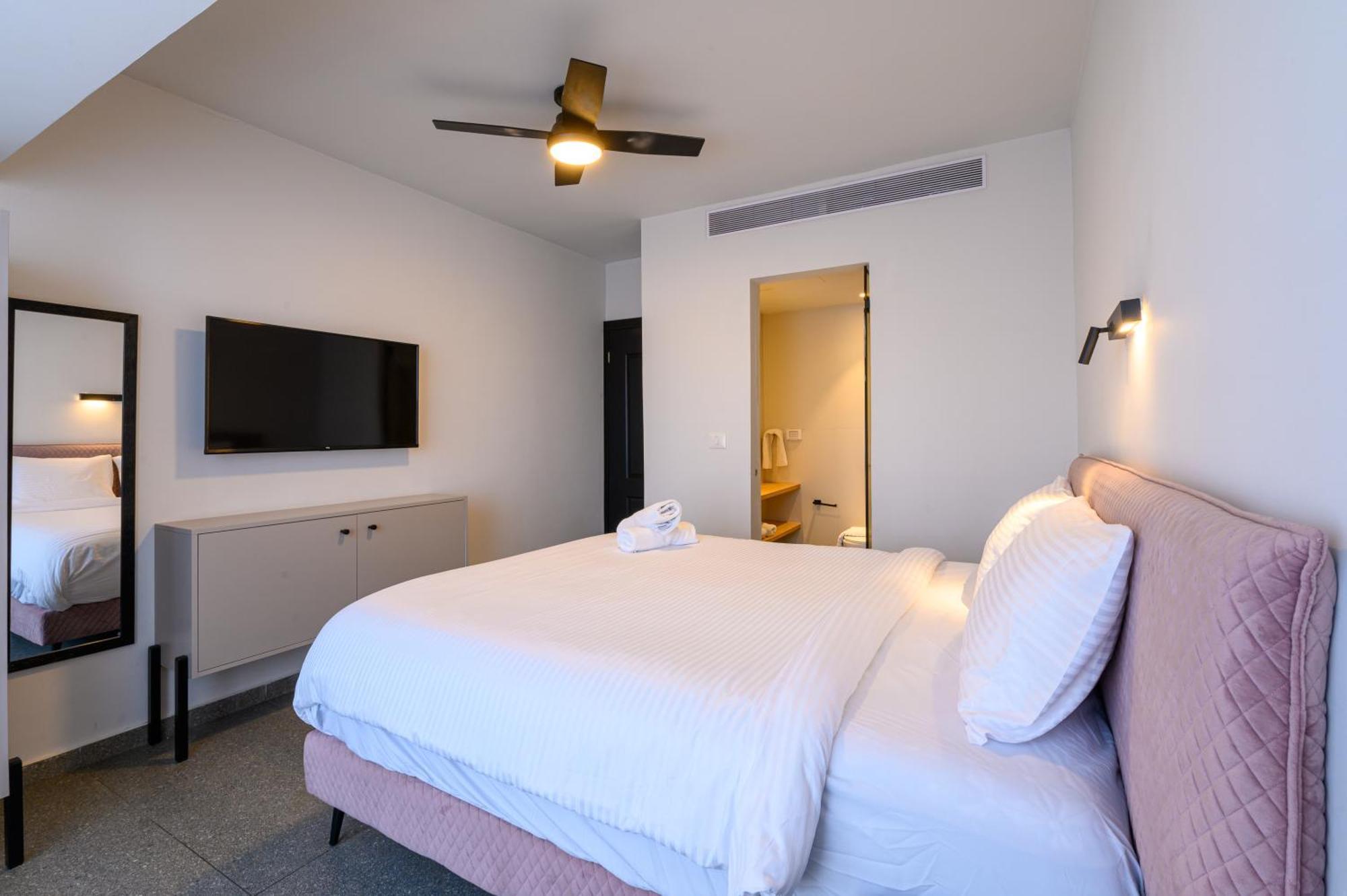 Rokah Luxury Villa At Ramat Hahayal เทลอาวีฟ ห้อง รูปภาพ
